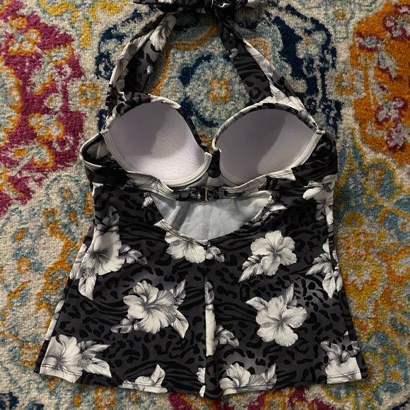 Jaclyn Smith Floral Sweetheart Neckline Animal Print Halter Tankini set - Picture 6 of 14